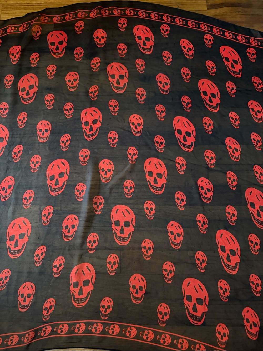 Alexander McQueen Silk Skull wrap shawl Scarf. - Picture 7 of 16
